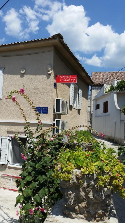 Apartments Mali Raj Vranjic Chambre photo
